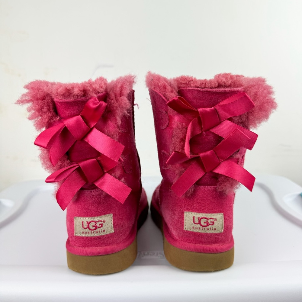 UGG Girls Pink Bailey Bow Boots Sz 2 Shearling Lined